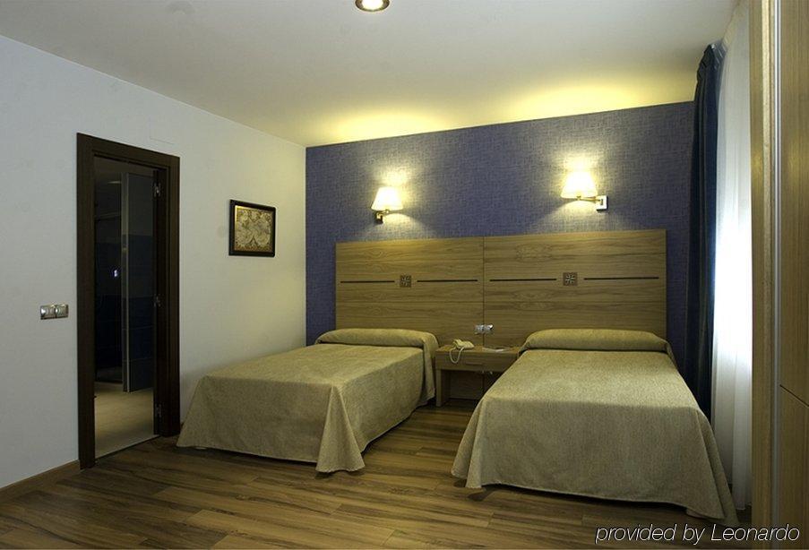 Hotel 40 Nudos Aviles Room photo