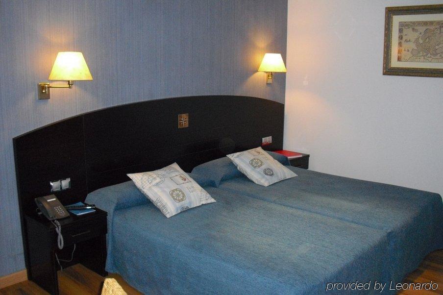Hotel 40 Nudos Aviles Room photo