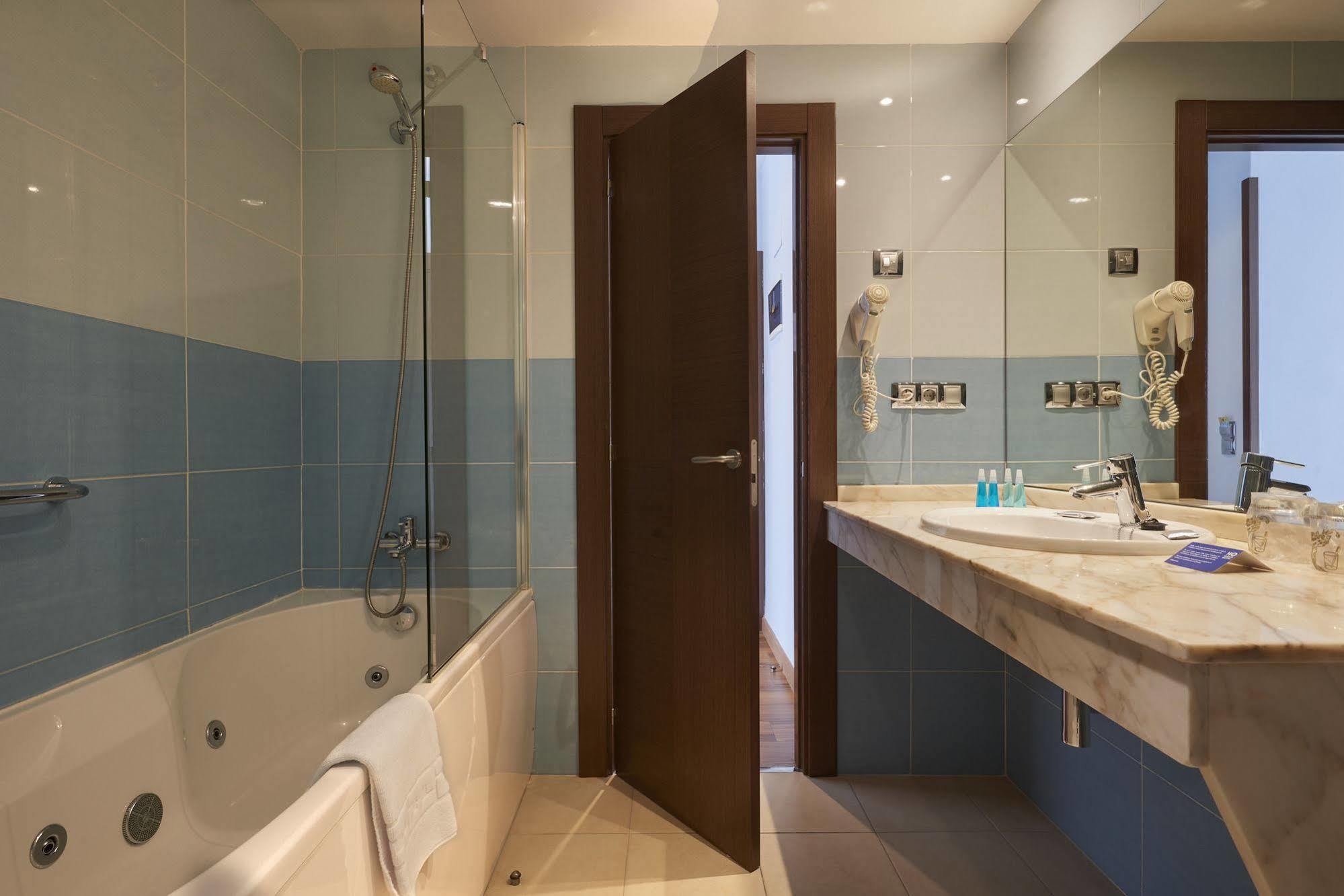 Hotel 40 Nudos Aviles Exterior photo